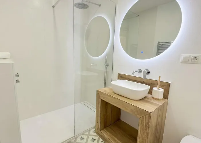 La Casa Croft نيرخا